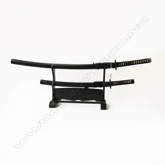2 SAMURAI KATANA SWORDS ON STAND L.1045 / 710mm