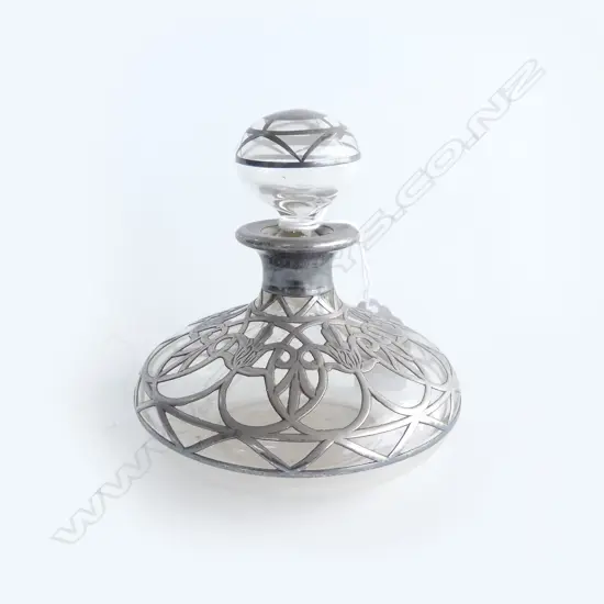 VINTAGE SILVER OVERLAYED SQUAT GLASS SCENT BOTTLE H.100mm