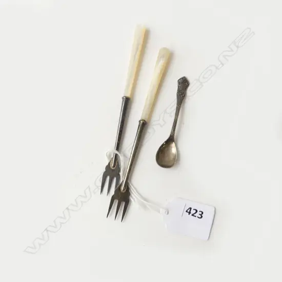 2 S/SILVER & MOP OLIVE FORKS L130MM& S/SILVER SALT SPOON