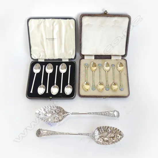 2 SETS OF STG SILVER TEASPOONS, 94gms, BOTH CASED + PR EP BERRY SPOONS