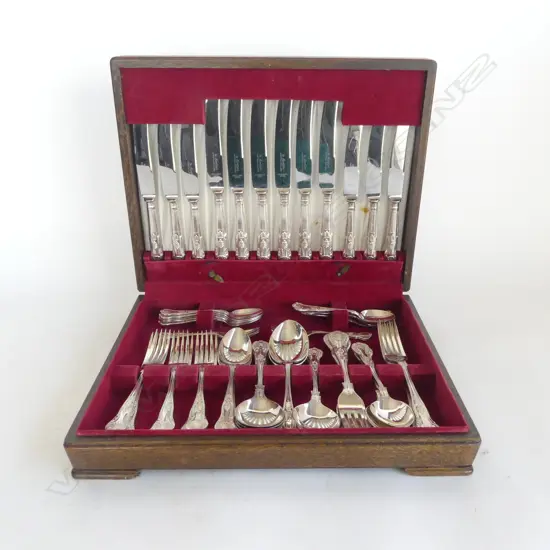 DOUBLE STRUCK KINGS PATTERN SILVER PLATE CUTLERY IN OAK BOX
