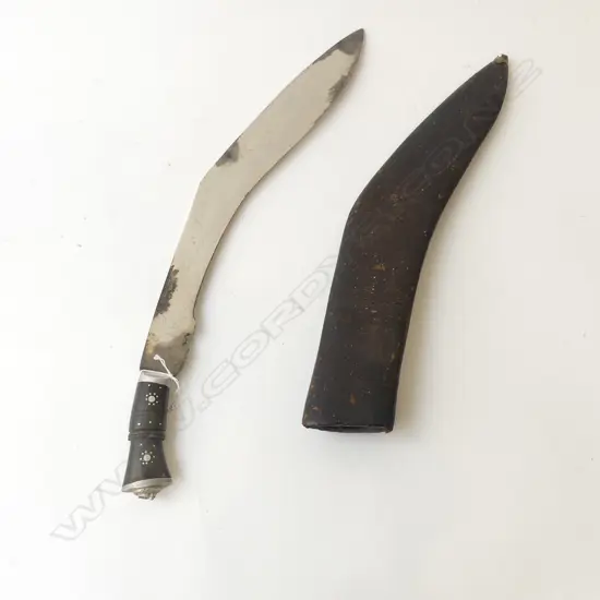 VINTAGE KUKRI KNIFE IN LEATHER SHEATH. L.570mm