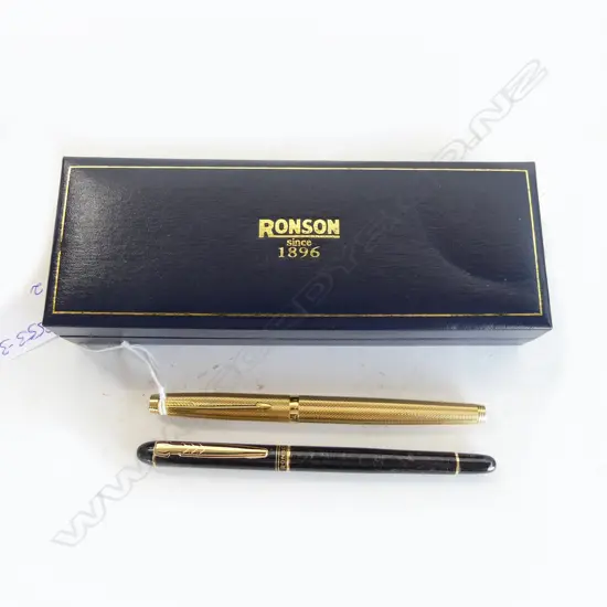 2 FOUNTAIN PENS: PARKER W 18ct knib + RONSON in box