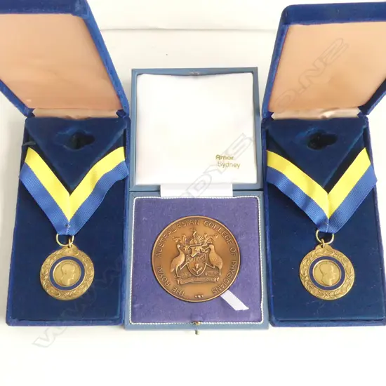 THE ROYAL AUSTRALIAN COLLEGE OF PHYSICIANS ARTHUR MILLS MEMORIAL ORATION lge bronze medallion. Cased. + 2 other awards 