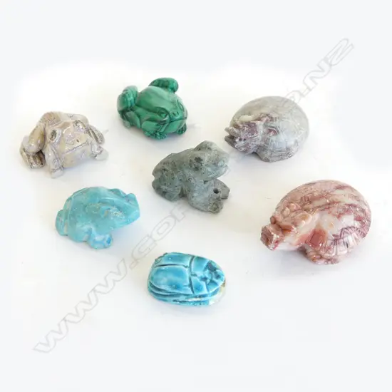 7 ASST. ANIMALS INCL. MALACHITE FROG L.50mm, ETC