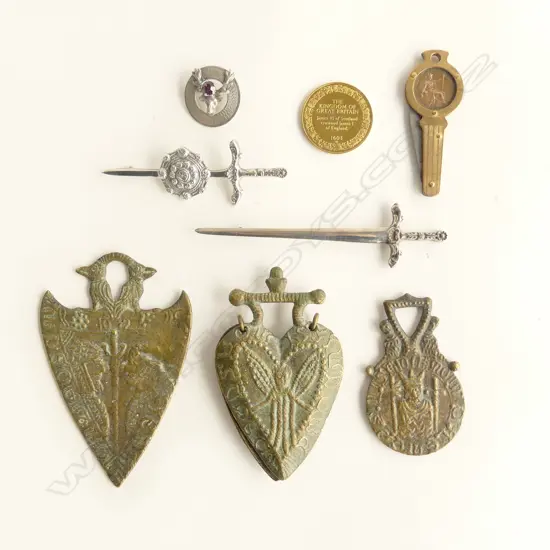 8 PCES:3 BRASSES, SILVER GILT MEDAL 11.5gms, FARTHING IN G/P KEY POCKET KNIFE, 3 PCES SCOTTISH STG JEWELLERY 28.7gms