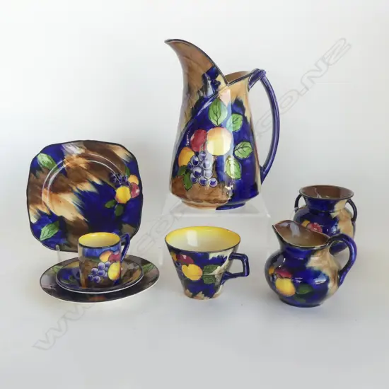 8 PCES H&K TUNSTALL; PITCHER H.220mm (AF), TRIO, C/S, JUG & VASE