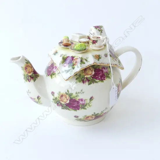 ROYAL ALBERT OLD COUNTRY ROSES TEAPOT w. NOVELTY PICNIC LID (PAUL CARDEW)