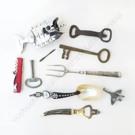  TRAY OF COLLECTABLES INCL BAR ITEMS + ASST OTHERS