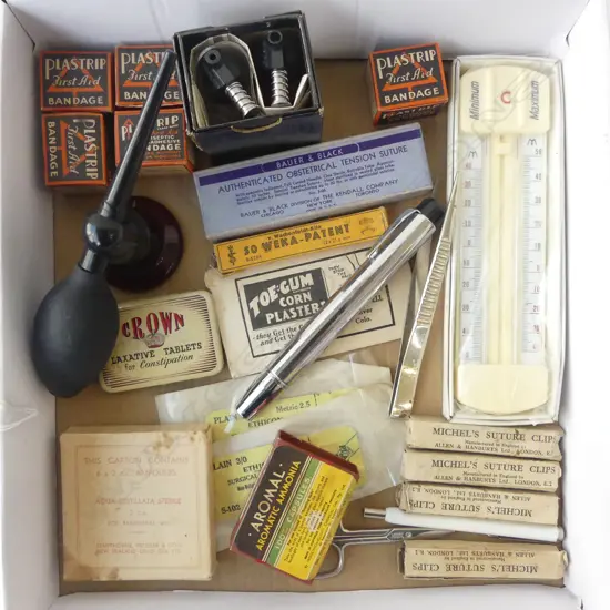 TRAY OF OLD MEDICAL ITEMS – MICHEL’S SUTURE CLIPS, ATOMISER, BANDAGES ETC