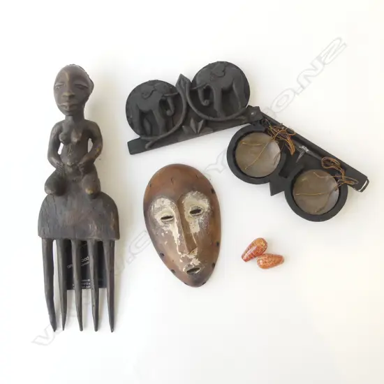AFRICAN CARVED WOOD COMB L290MM FACE MASK GOLD SCALES & 2 STONE BEADS
