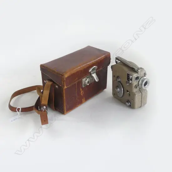 CAMEX FRENCH WORKING CLOCKWORK ,CASED 8MM MOVIE CAMERA 