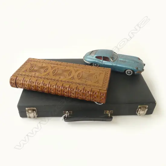 VINTAGE ITEMS; 1960s BANDI JAPANESE TIN JAGUAR XK-E, CHIP ART CRIBBAGE BOARD & BACKGAMMON SET