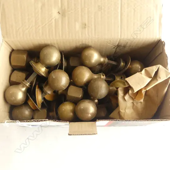 COLLECTION OF VINTAGE BRASS DOOR HANDLES 