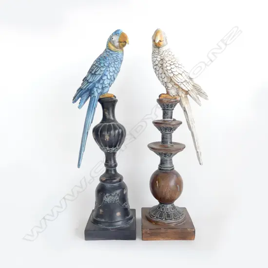 2 PAINTED RESIN PARROTS ON STANDS H.480mm