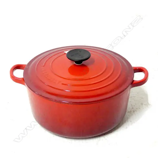 LE CREUSET RED ENAMEL LIDDED CASSEROLE 245mm dia