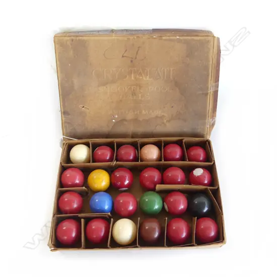 BOXED SET OF VINTAGE BILLIARD BALLS L350MM