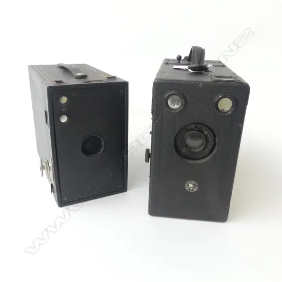 TWO ANTIQUE CAMERAS – HOUGHTON LONDON KITO NO.2B & KODAK 2C BROWNIE, L.190MM-230MM