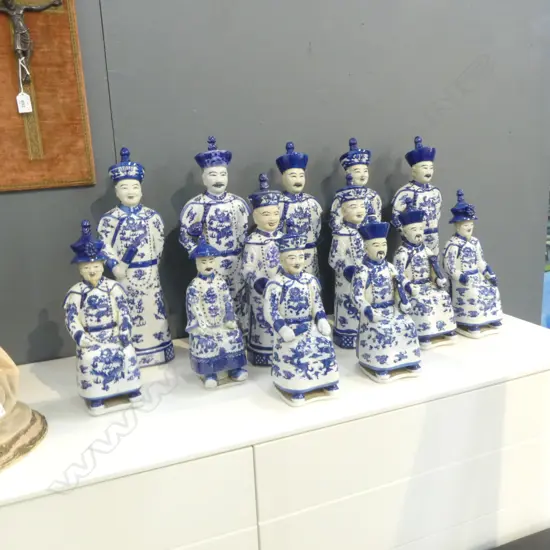 13 CHINESE B/W FIGURES H.450MM TALLEST