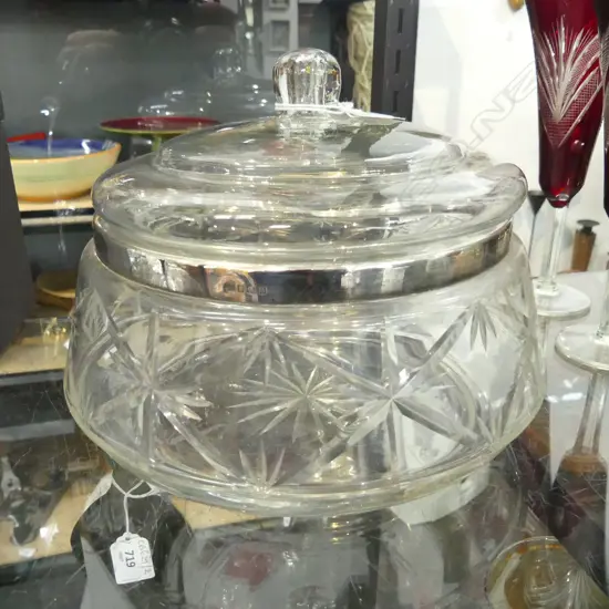 CUT GLASS LIDDED BOWL w. STG COLLAR 220mm dia