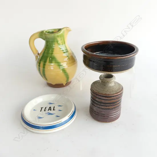 4 PCES CERAMICS; TONY SLY JUG H.170mm (SPOUT CHIP), 2 COASTERS & VASE H.100mm