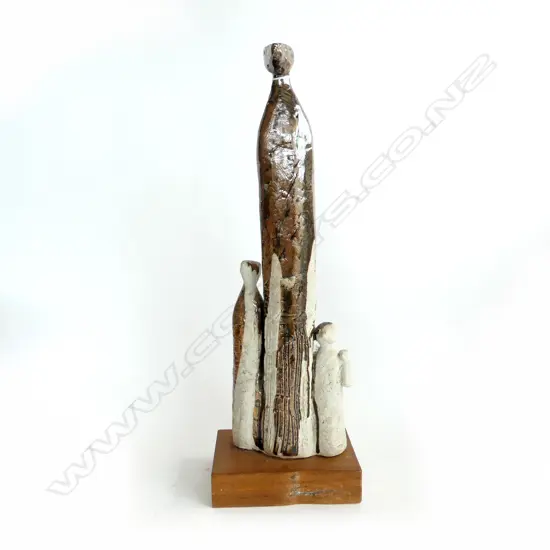 MURIEL MOODY, STONEWARE SCULPTURE, 3 FIGURES H.610mm