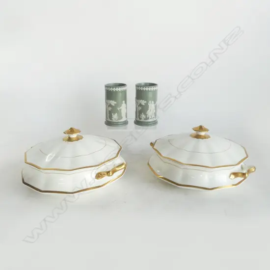 PR COPELAND? WEDGWOOD STYLE SPILL VASES H.110mm + PR JOHNSON BROS. TUREENS 225mm dia