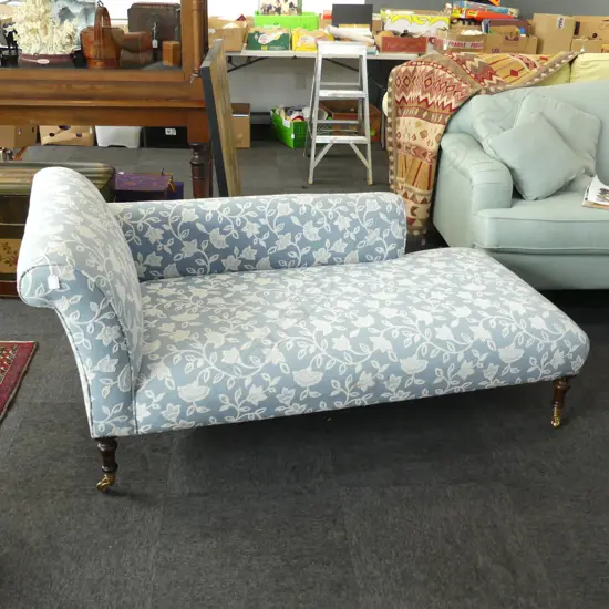 CHAISE LOUNGE, BLUE FLORAL UPHOLSTERY 1600x800x770mm
