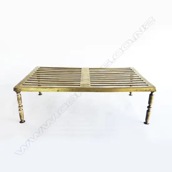 GEORGE III BRASS FIRE SIDE POT STAND grille top. 4 legs