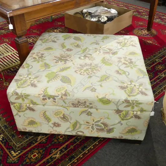 LG OTTOMAN; BLUE FLORAL UPHOLSTERY 920x920x440mm