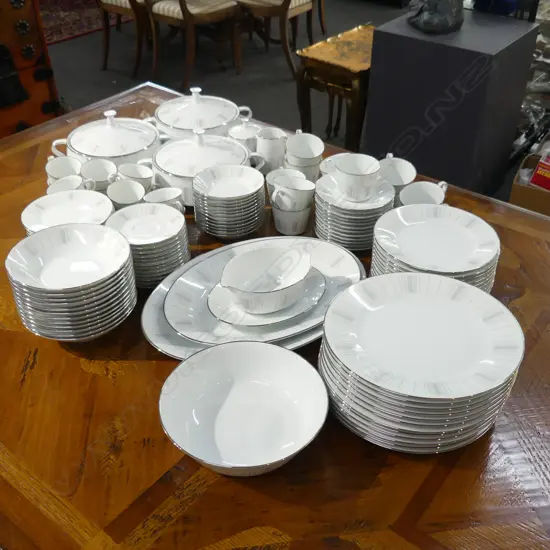 LG NORITAKE 'ISABELLA' DINNER SERVICE