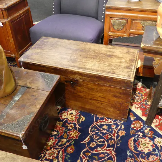 WOODEN CHEST 945x435x470mm (CORNER FAULTED)