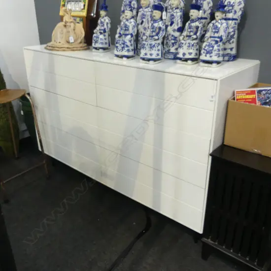 CONTEMPORARY WHITE UNIT w. PUSH OPEN DRAWERS 1525x500x1000mm