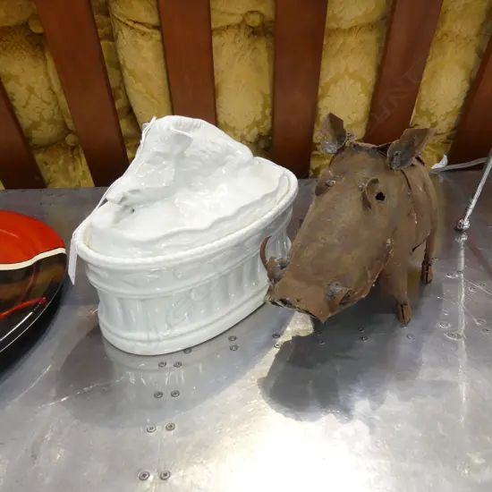 WILD BOAR METAL SCULPTURE & LIDDED PIE DISH W.235mm