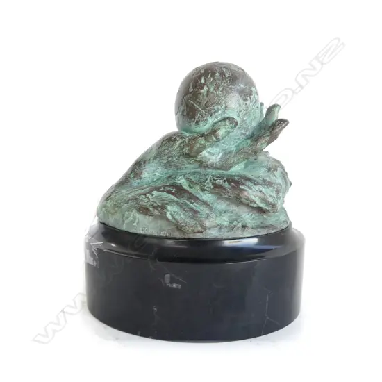 MARA DOMINIONI BRONZE; HAND HOLDING WORLD H.155mm