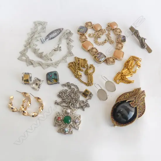 ASST COSTUME JEWELLERY, INCL. BRACELET, CHAINS ETC