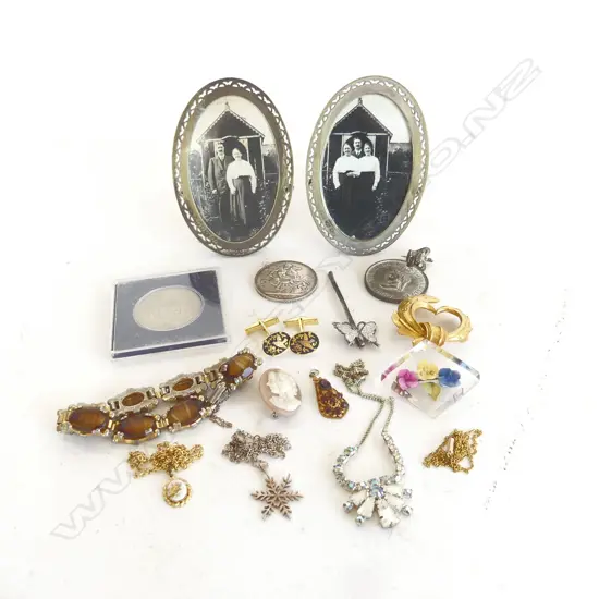 PR EP PHOTO FRAMES, COSTUME JEWELLERY & COINS INCL. 1895 VEILED CROWN