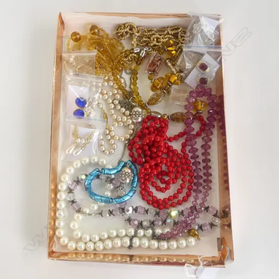 TRAY OF COSTUME JEWLERY