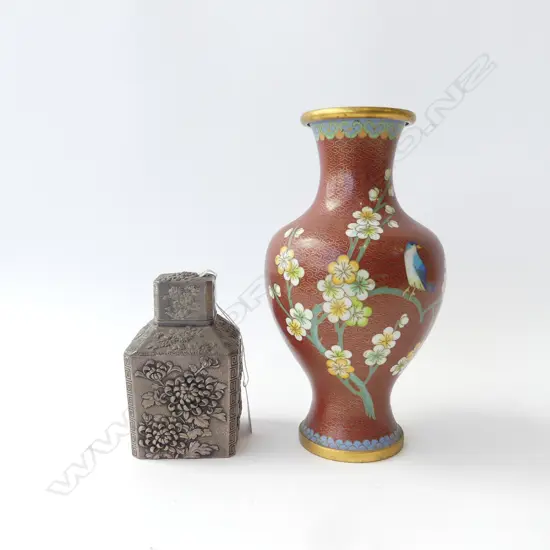 ORIENTAL SILVER METAL TEA CADDY H.125mm + RED CLOISONNE VASE H.235mm