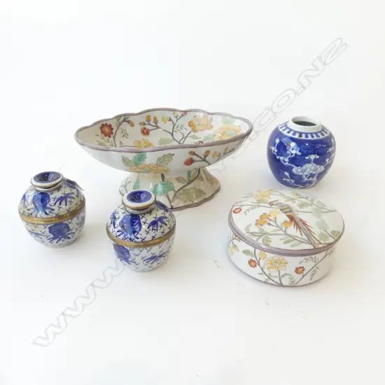 5 PCES ORIENTAL CHINA INCL. 3 LIDDED CONTAINERS