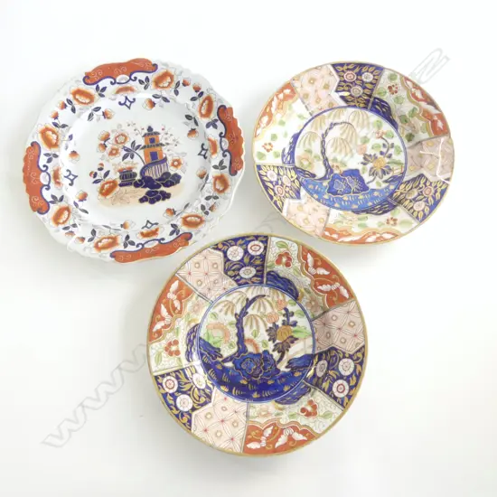 2 ANTIQUE ENGLISH IMARI PAT PLATES DIA235MM & IRONSTONE IMARI PAT PLATE DIA260MM