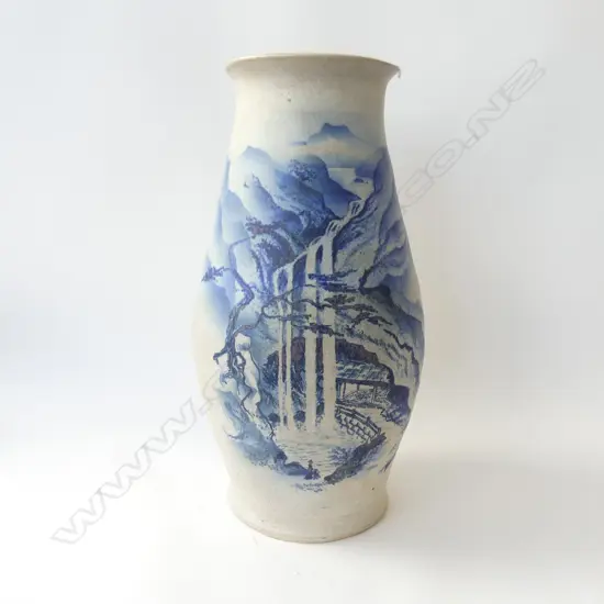 B&W POTTERY VASE H540MM