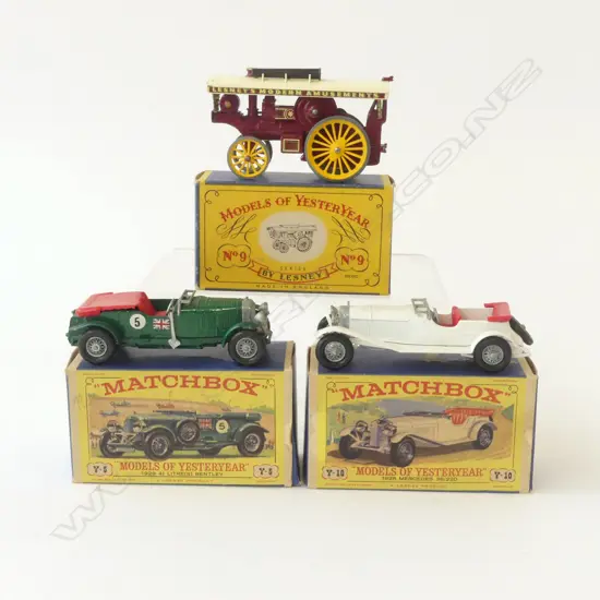 THREE VINTAGE MATCHBOX MODELS OF YESTERYEAR IN BOXES – 1929 BLOWER BENTLEY,1928 MERCEDES, FOWLER BIG LINE SHOWMAN’S ENGI