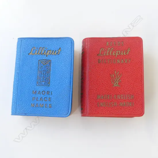 PAIR OF VINTAGE MAORI REEDS LILLIPUT MINIATURE BOOKS – MAORI PLACE NAMES & DICTIONARY, L.50MM