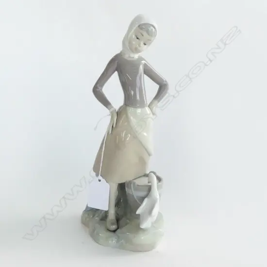 LLADRO FIGURINE OF GIRL WITH PAIL & DUCK, H.240mm