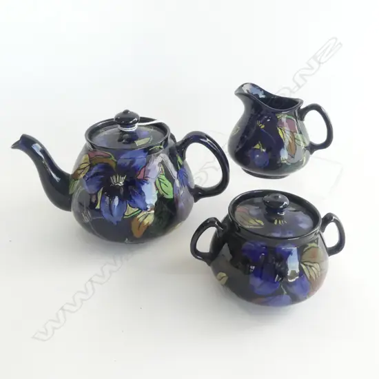 3 PIECE JACOBEAN TEASET,  H.120mm (TEAPOT)