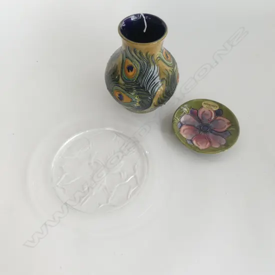 MOORCROFT VASE H.155mm & PIN DISH + LALIQUE PLATE '1965' 210mm dia