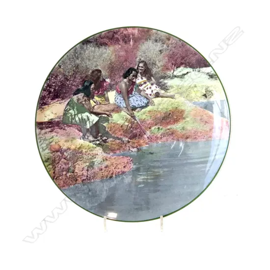 ROYAL DOULTON PLATE w. 4 MAORI WOMEN 260mm dia