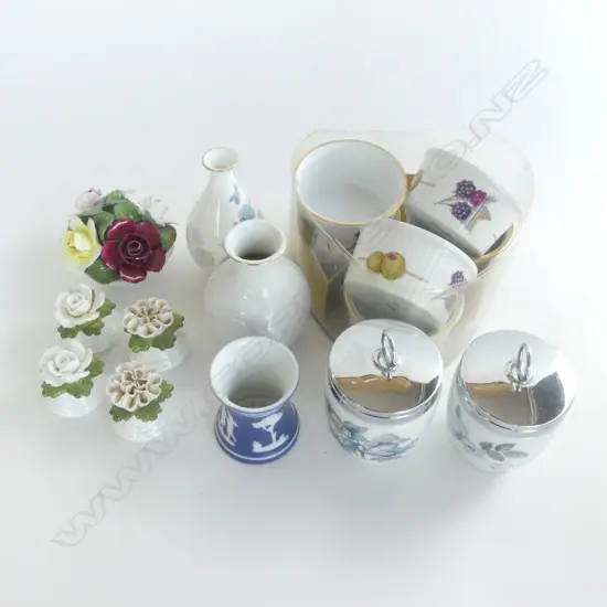 SMALL TRAY OF R/WORCESTER RAMEKINS & CODDLERS, 3 SMALL VASES, FLORAL ORNAMENT, SALT & PEPPERS
