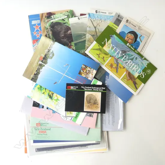 ASST. MODERN NZ STAMP PACKS w. STAMPS 